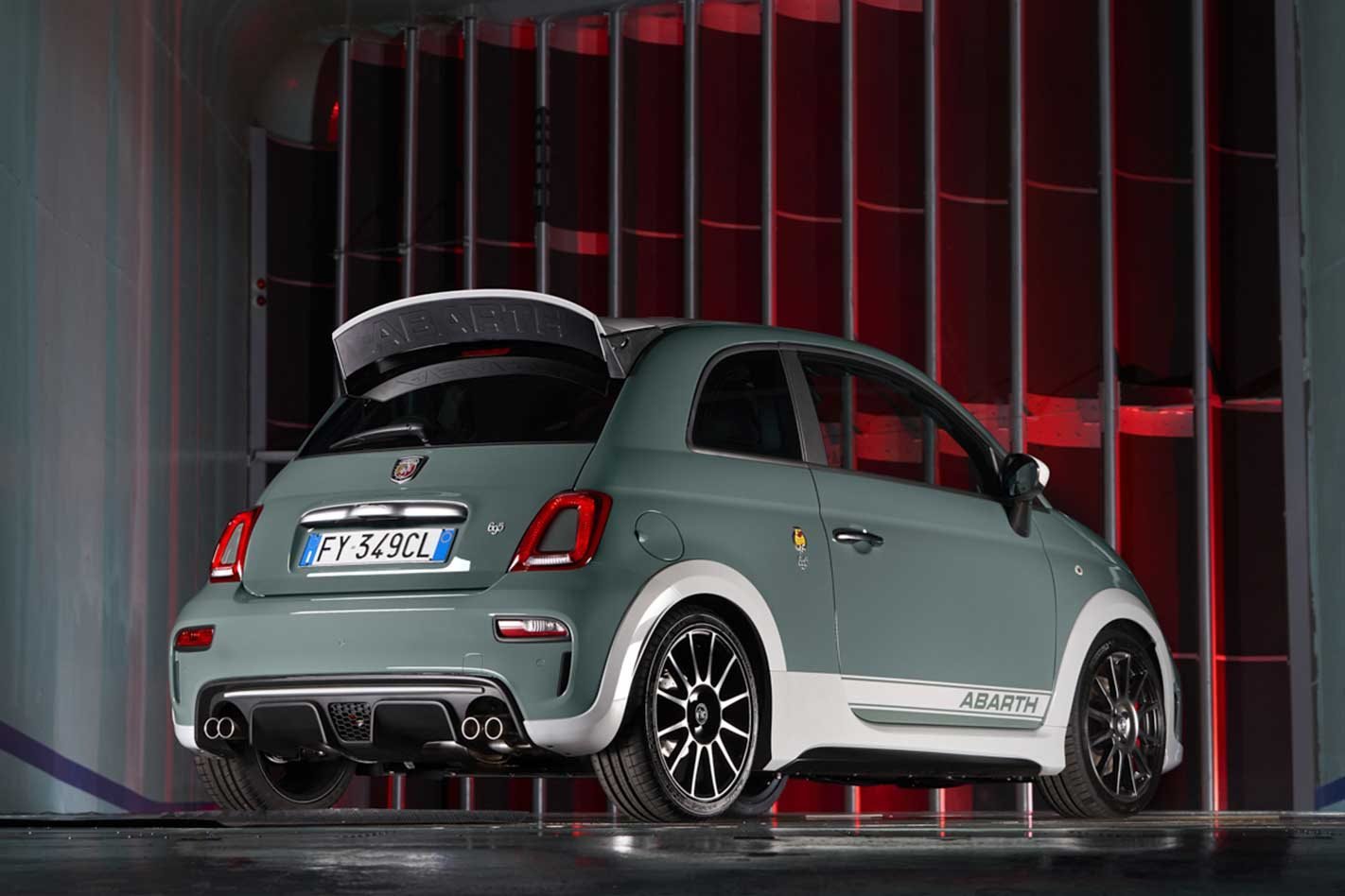 Abarth 695 70th Anniversario revealed
