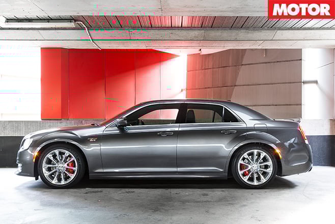 Chrysler 300 SRT side