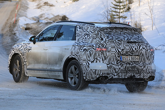 2017 Volkswagen Touareg rear