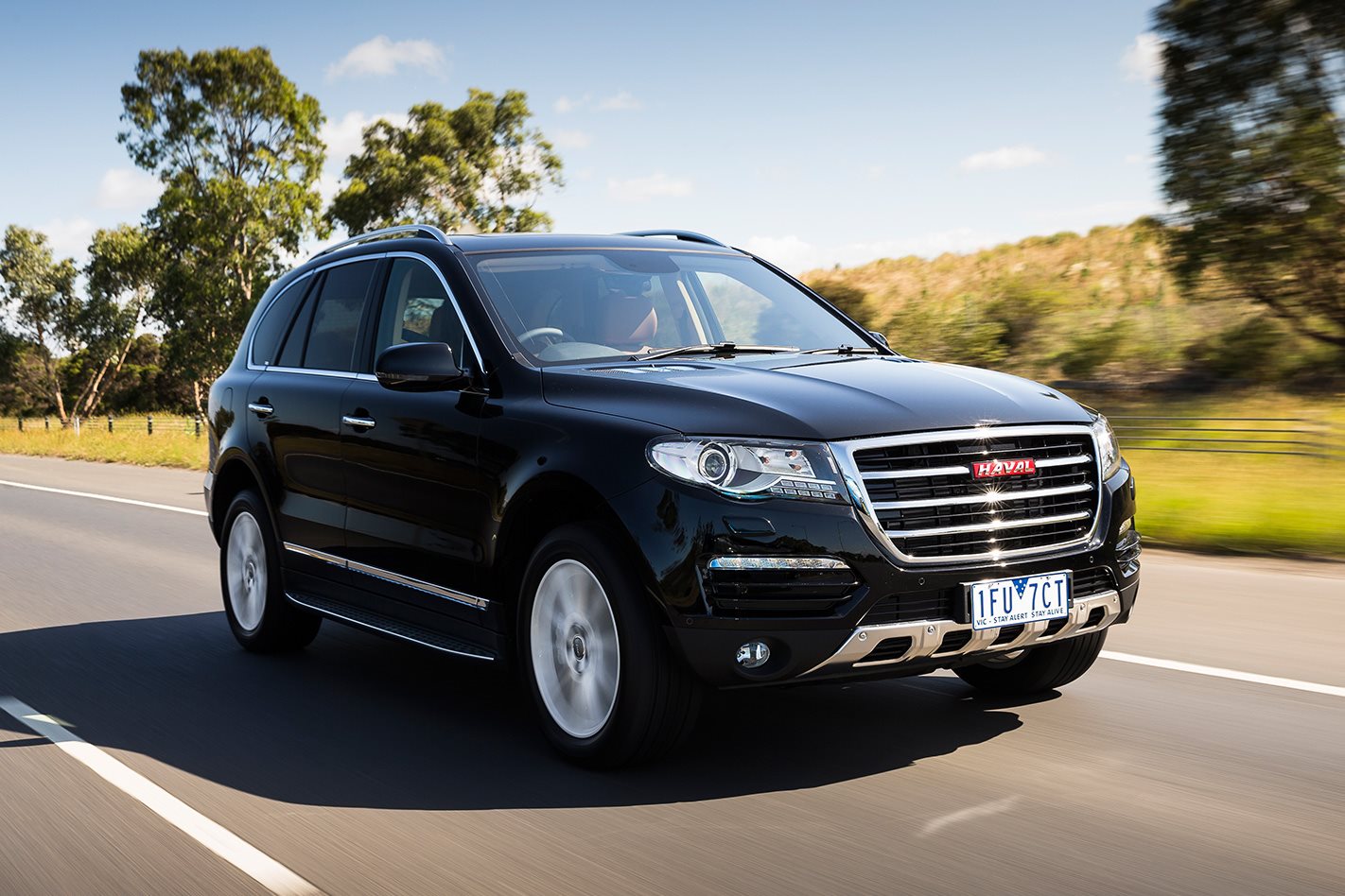 Haval H8 front side