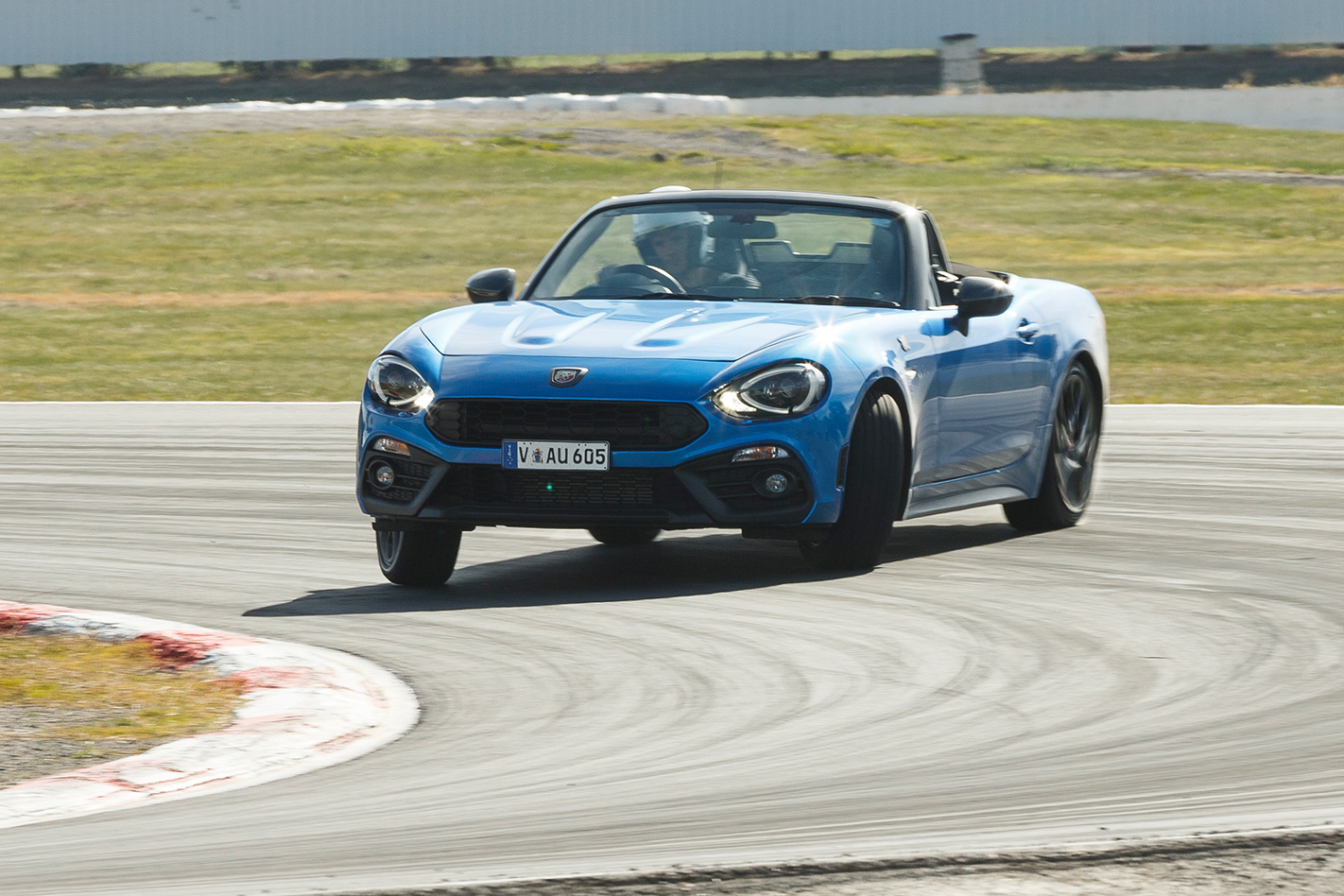 2017 Abarth 124 Spider steering