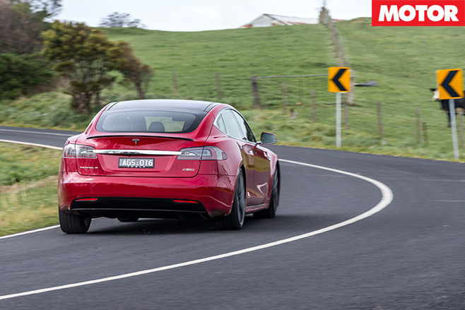 Tesla -P90D-vs -Audi -RS7-Performance -1