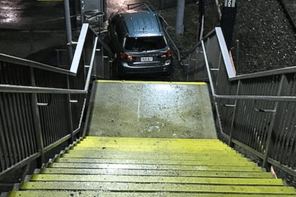 Car stairs fail mitsubishi asx