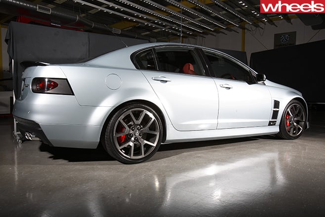 2008-HSV-W427-side -on