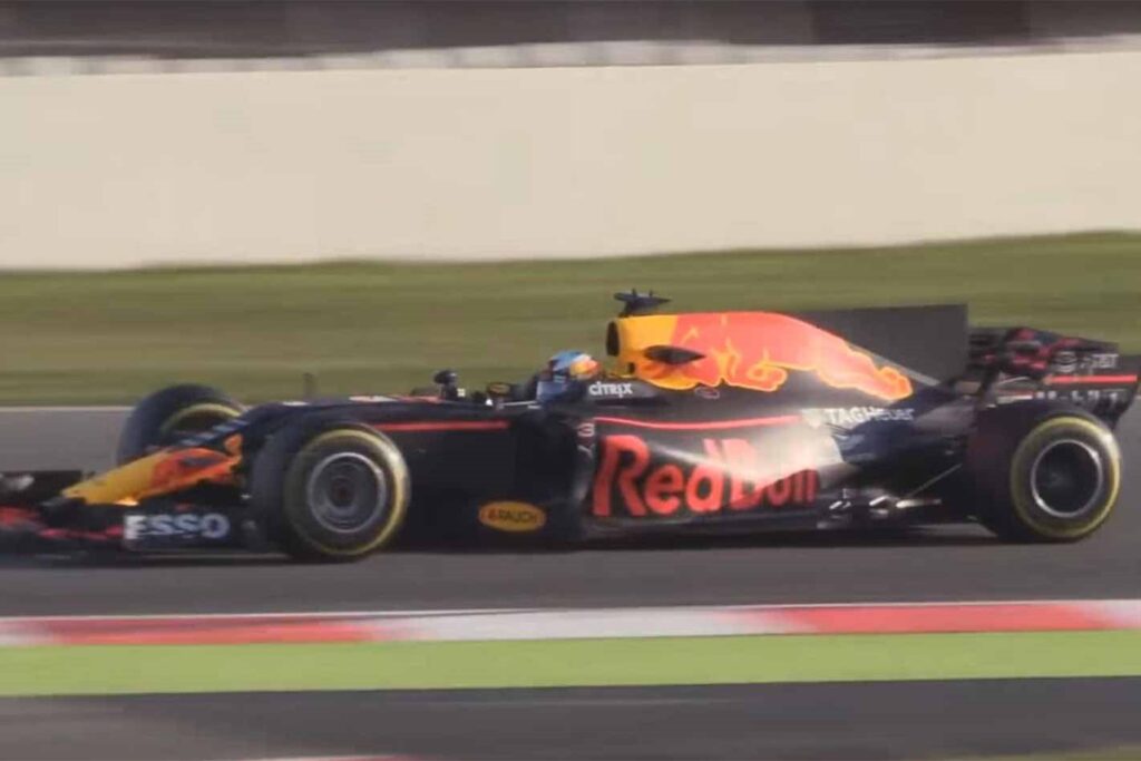 2017 F1 dubbed with old-school engines is amazing