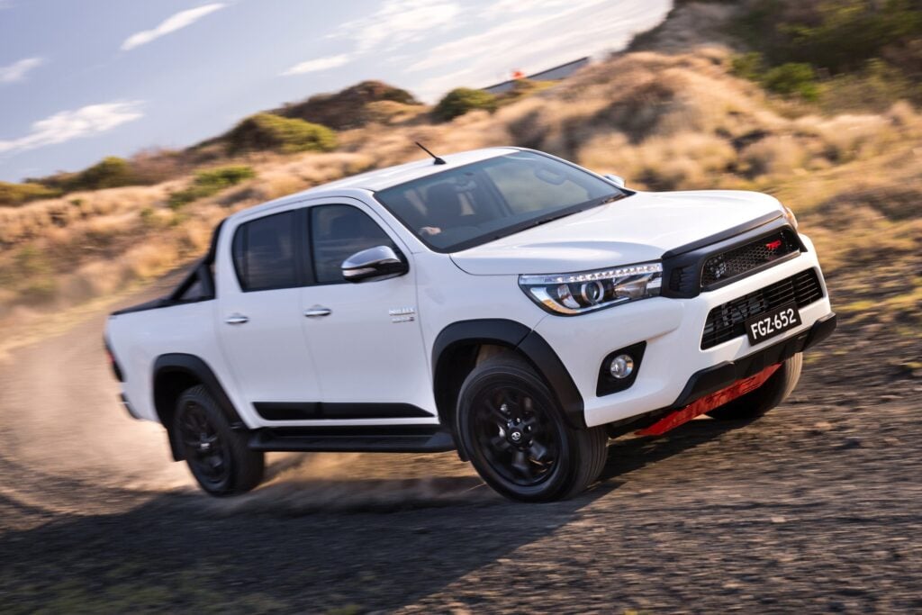 2017 Toyota HiLux_TRD_Accessories_06hr