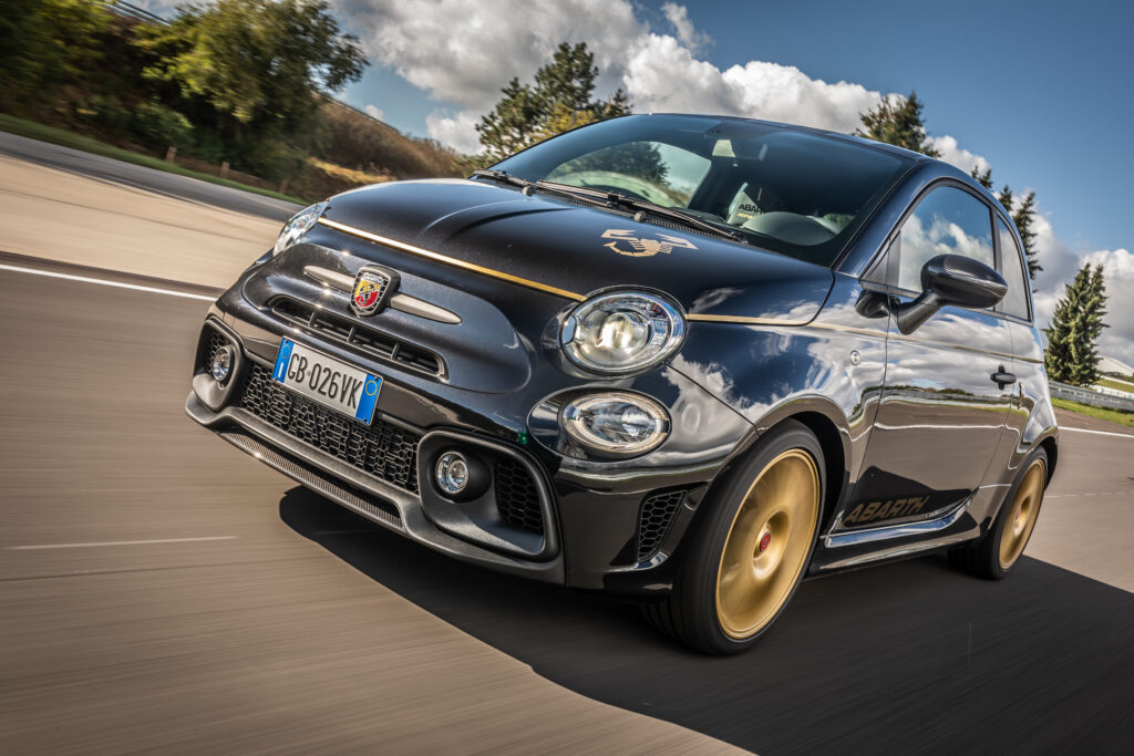 595 Abarth Scorpioneoro