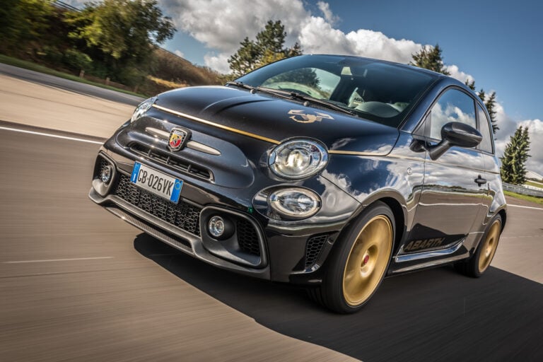 595 Abarth Scorpioneoro