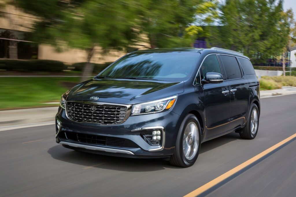2019 Kia Carnival facelift revealed