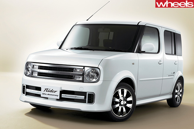 Nissan -cube -rider