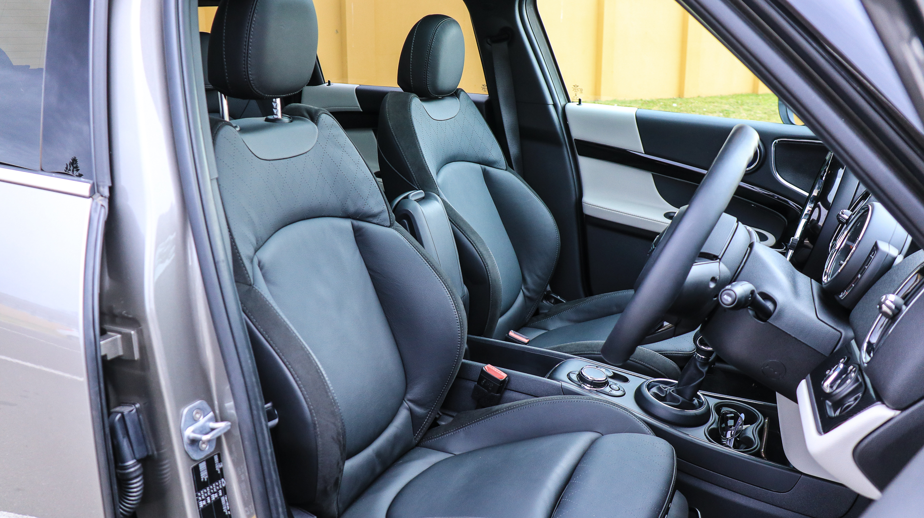 2019 Mini Countryman Hybrid seats