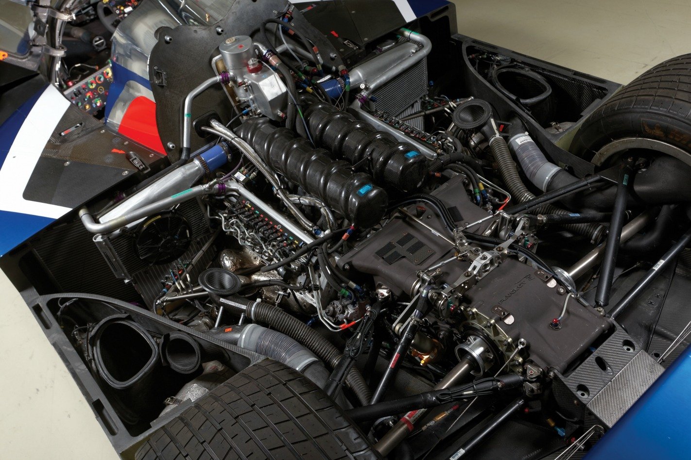 Peugeot 908 Engine