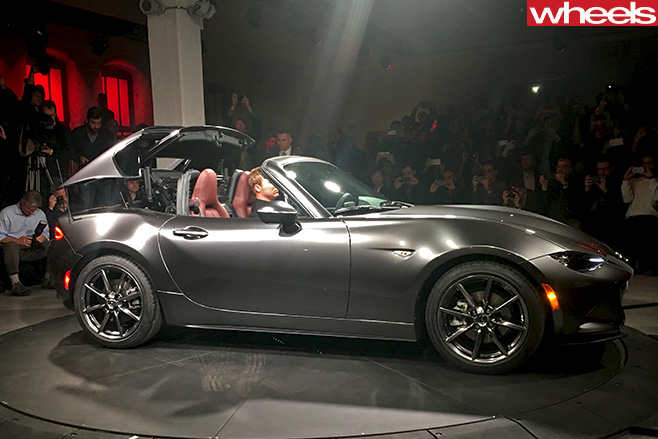 Mazda -MX-5-RF-New -York -Motor -Show -side -roof -down