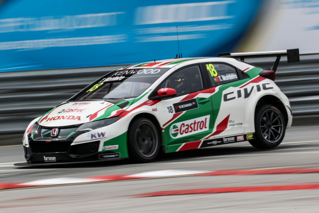 Tiago Monteiro Honda Civic Type R WTCC