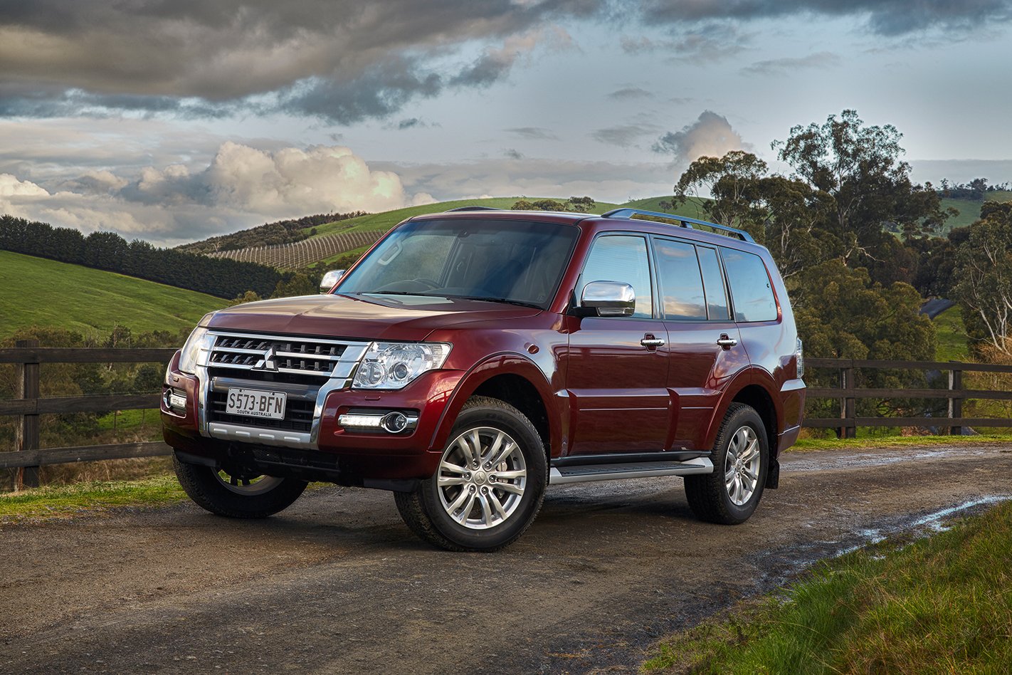 Mitsubishi Pajero Exceed 2015