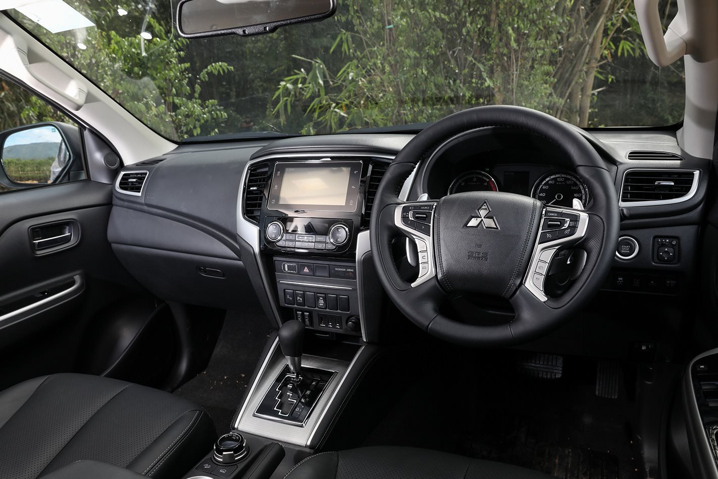 Mitsubishi Triton 2019 interior