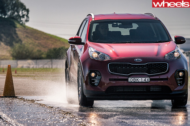 Kia -Sportage -wet -braking
