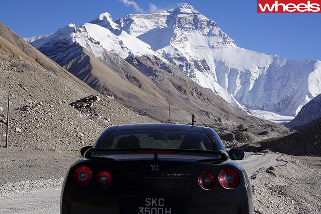 Nissan -GT-R-climbing -mount -everest