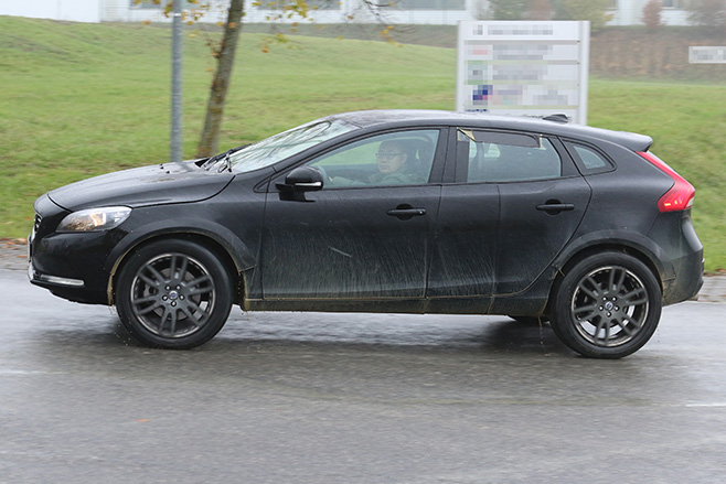 Volvo XC40 side