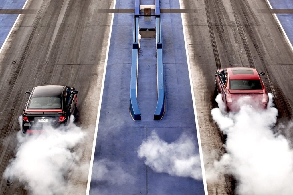 2012 Chrysler 300 SRT8 & 2012 FPV GT RSPEC dragrace