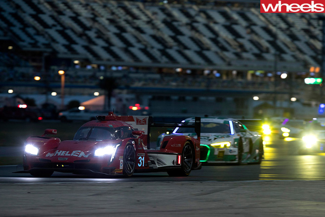2017-Cadillac -LMP-car -Daytona -24-hour -driving -at -night