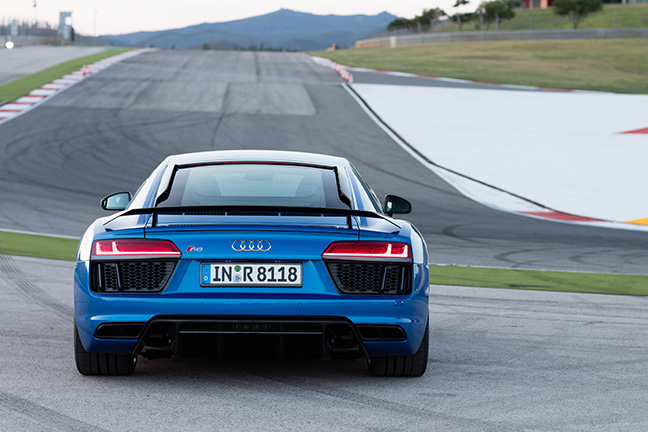 4-AUDI-R8