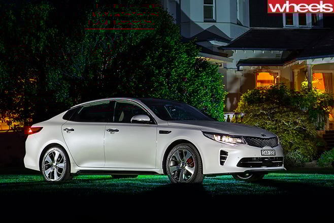 Kia -Optima -side