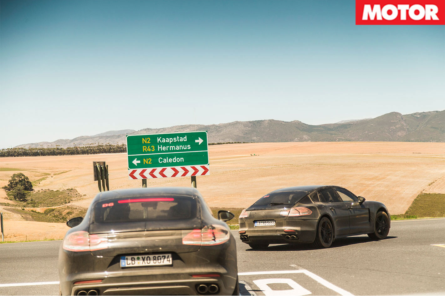 2017-Porsche -Panamera -rear