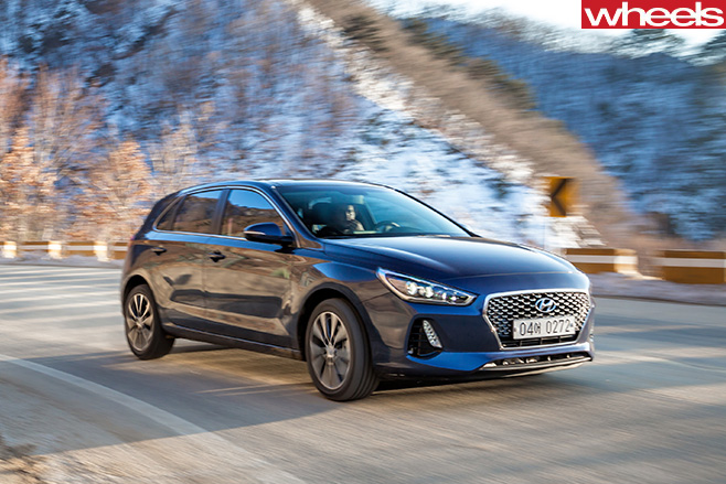 2017-Hyundai -i 30-SR-driving -front -side