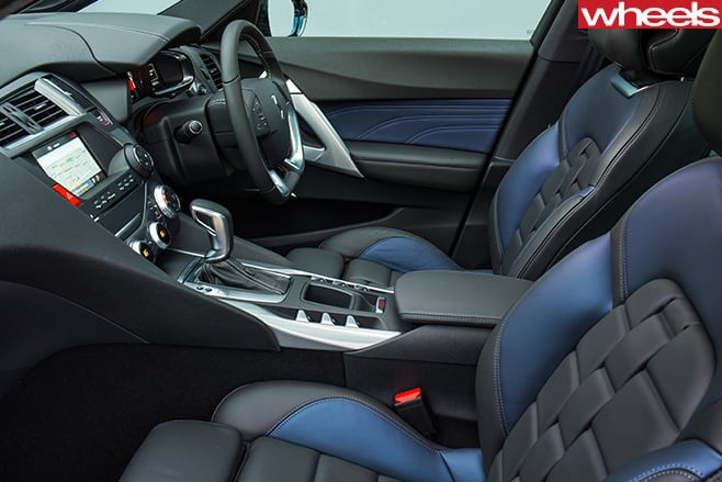 White -Citroen -DS-5-interior