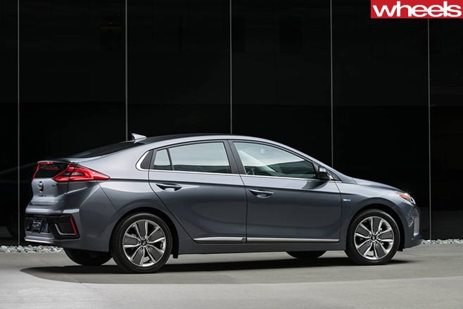 Hyundai -Ioniq -rear -side