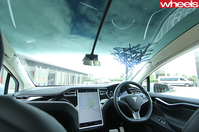 2017-Tesla -Model -X-glass -roof