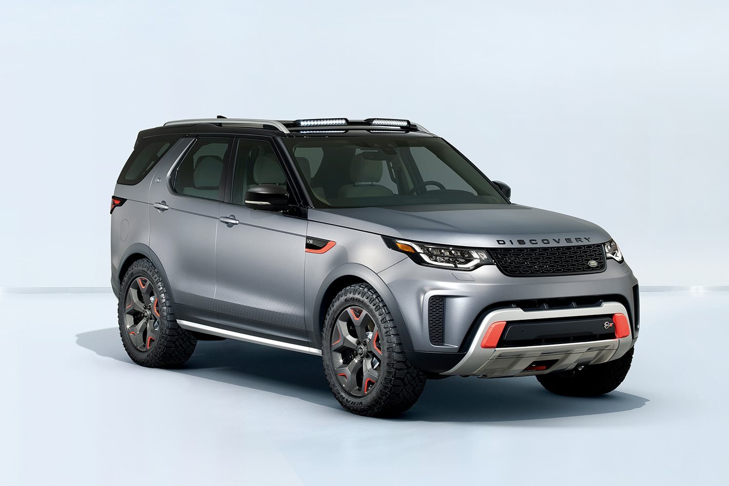 Land Rover Discovery SVX front static