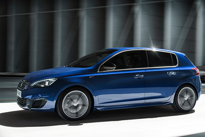 Peugeot 308 GT side