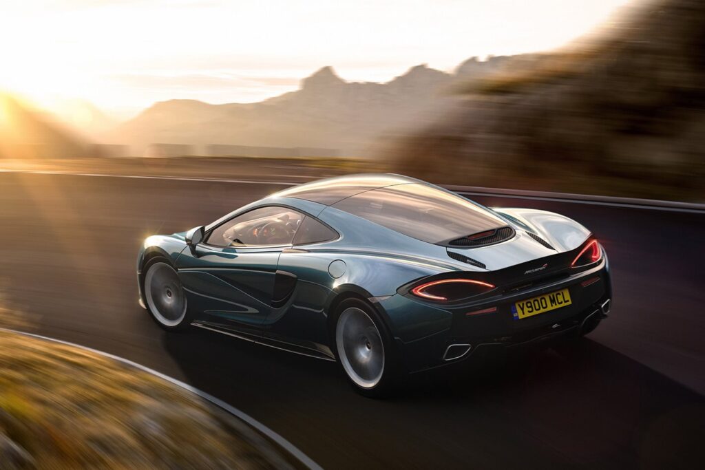 McLaren: 15 models, hybrids by 2022