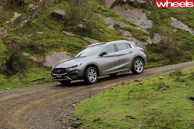 Infiniti -Q30-side -driving
