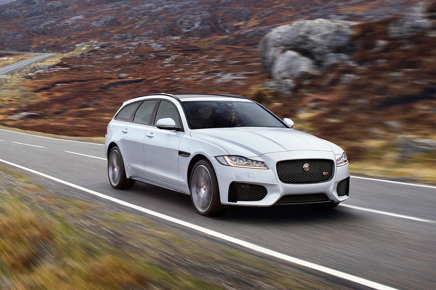 2017 Jaguar XF Sportbrake revealed