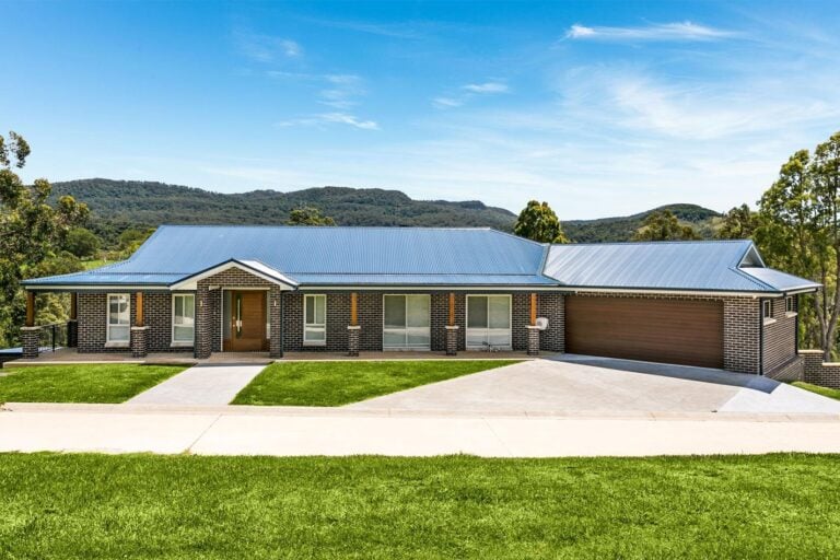 House with workshop for auction front