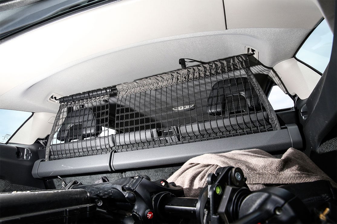 2015 Volvo V60 integrated cargo barrier