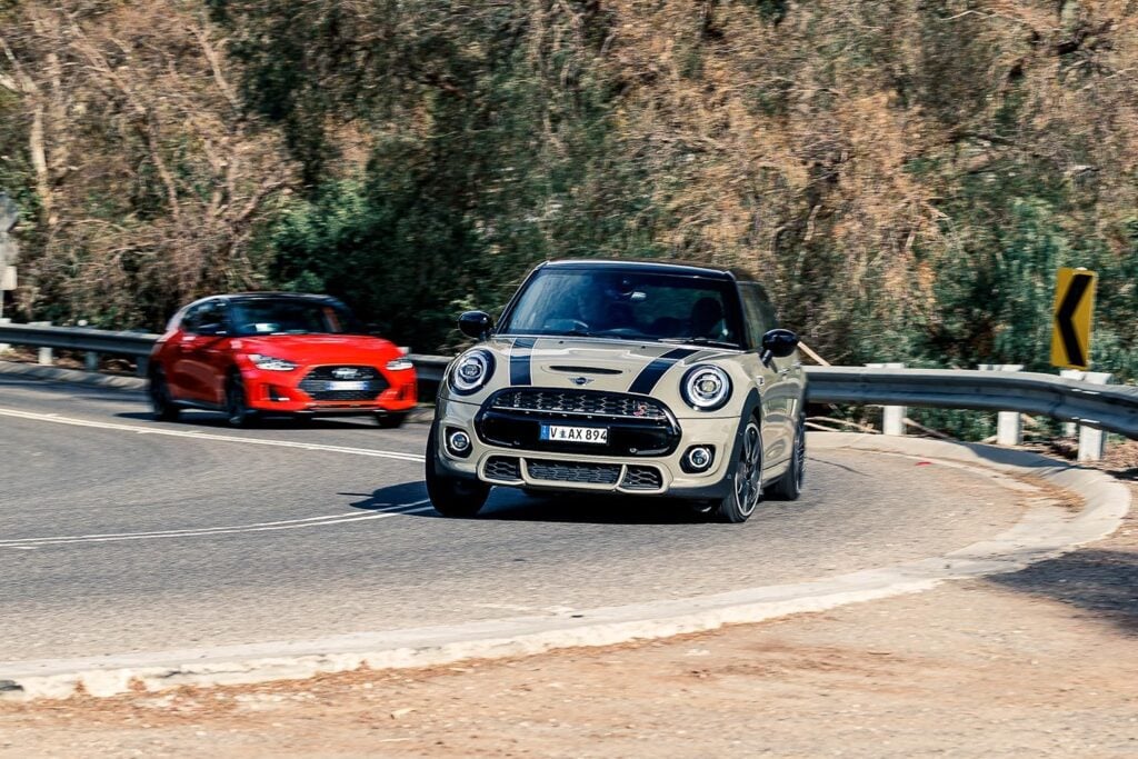 Hyundai Veloster Turbo vs Mini Cooper S