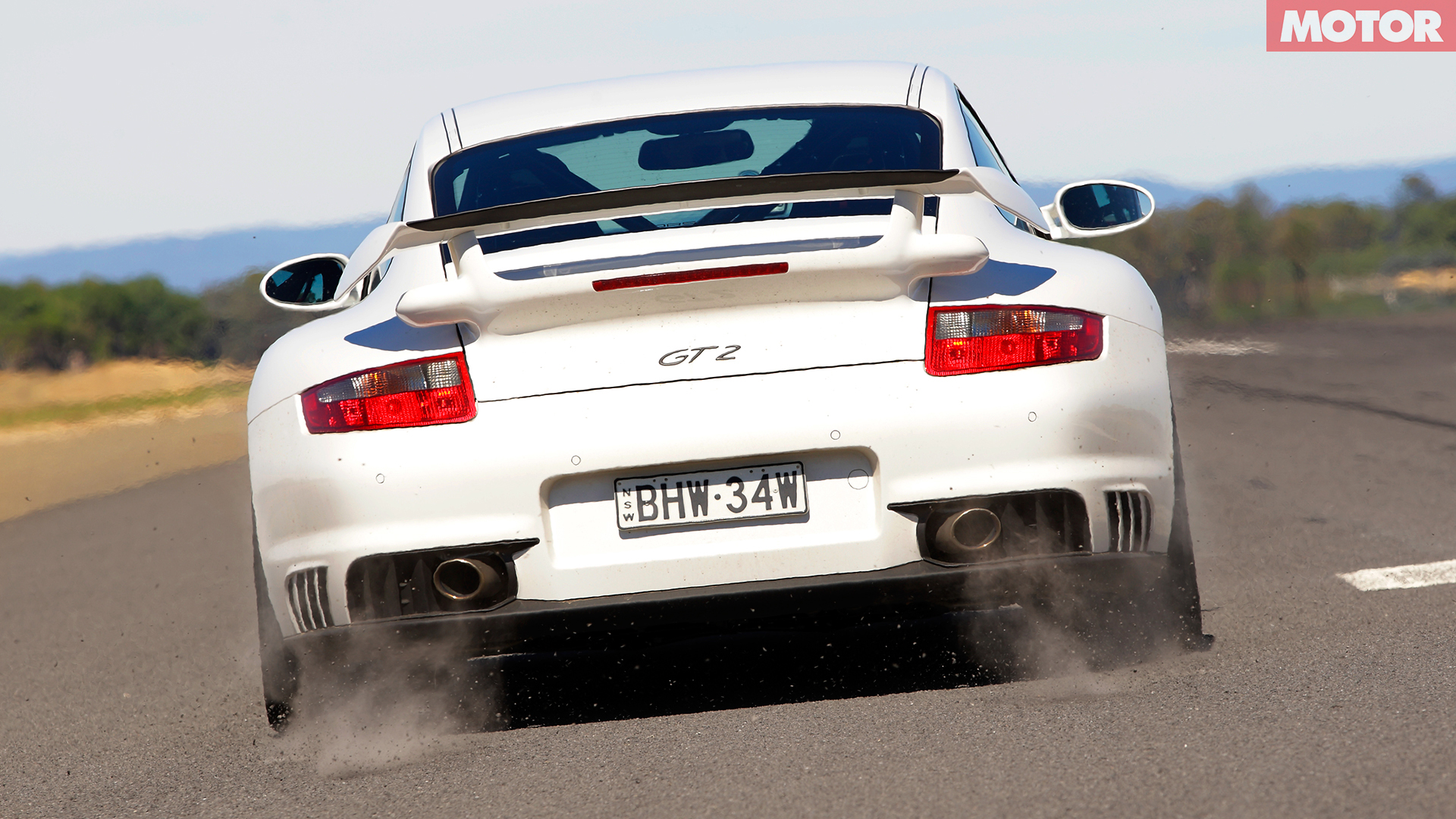 Nissan GT-R versus Porsche 911 GT2