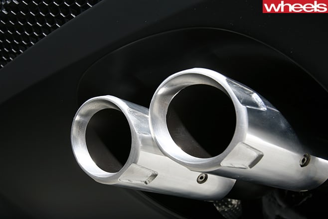 2008-HSV-W427-exhaust