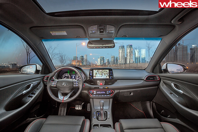 2017-Hyundai -i 30-SR-interior -moon -roof