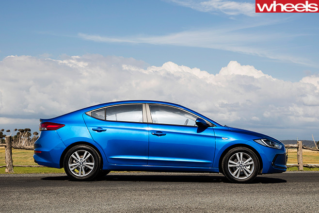 Hyundai -Elantra -Active -side