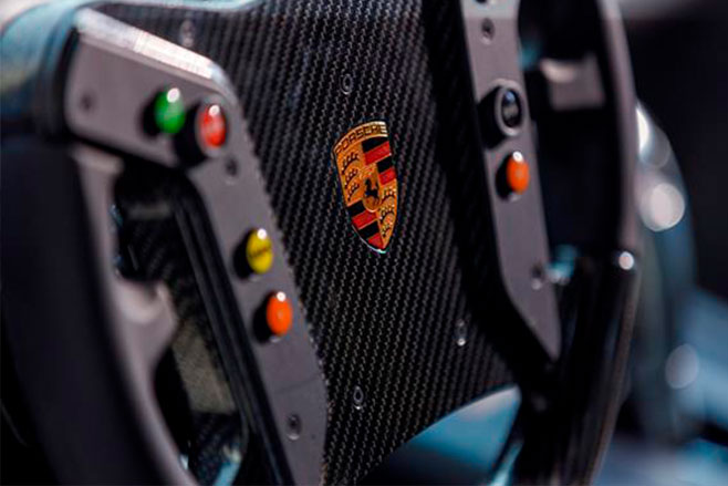 718 Cayman GT4 Clubsport racing steering wheel