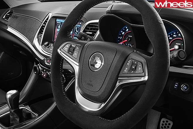 HSV-Track -Pack -interior -dash