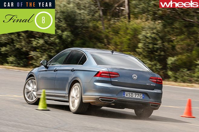 VW-Passat -driving -slalom