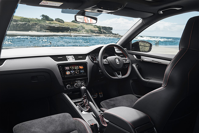 Skoda-Octavia-RS245-Wagon-interior