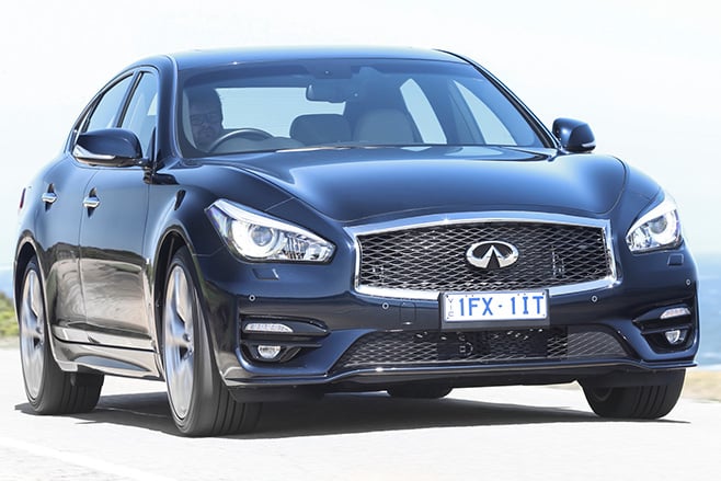 Infiniti -Q70-front -driving
