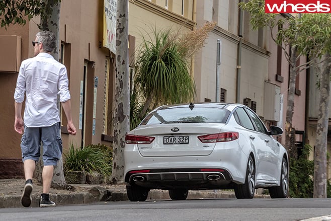 2016-Kia -Optima -GT-rear